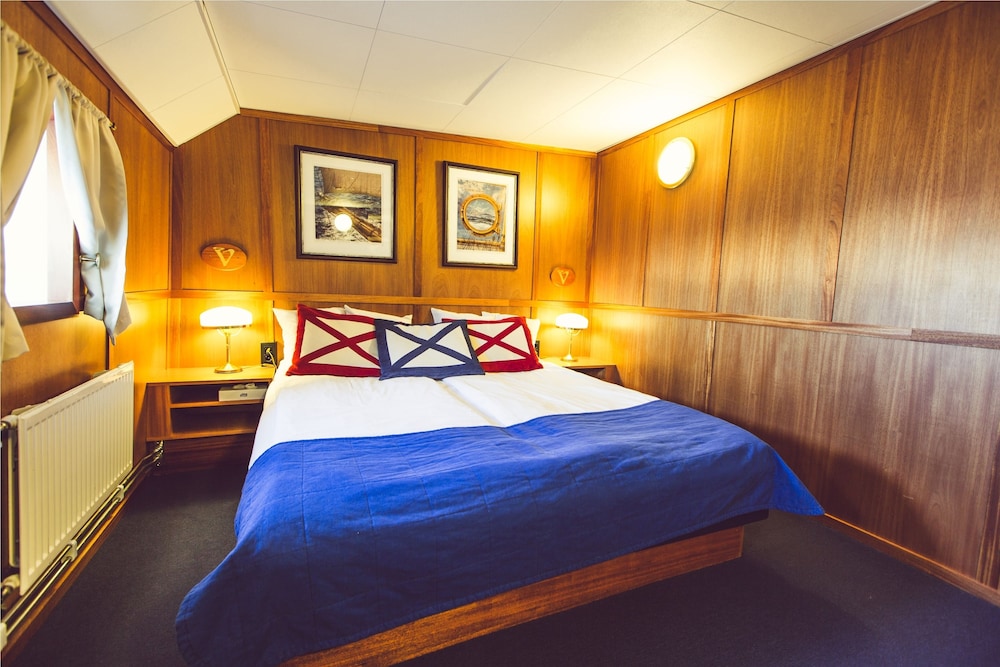 Standard Room, 1 King Bed photo 1