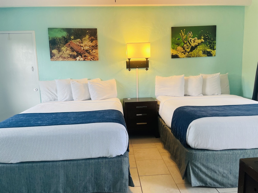 Double Room, 2 Queen Beds photo 3