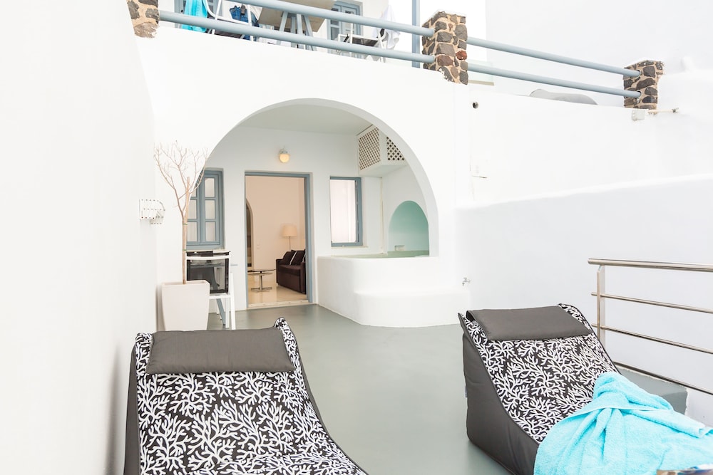 Honeymoon Suite, Hot Tub - Photo 16