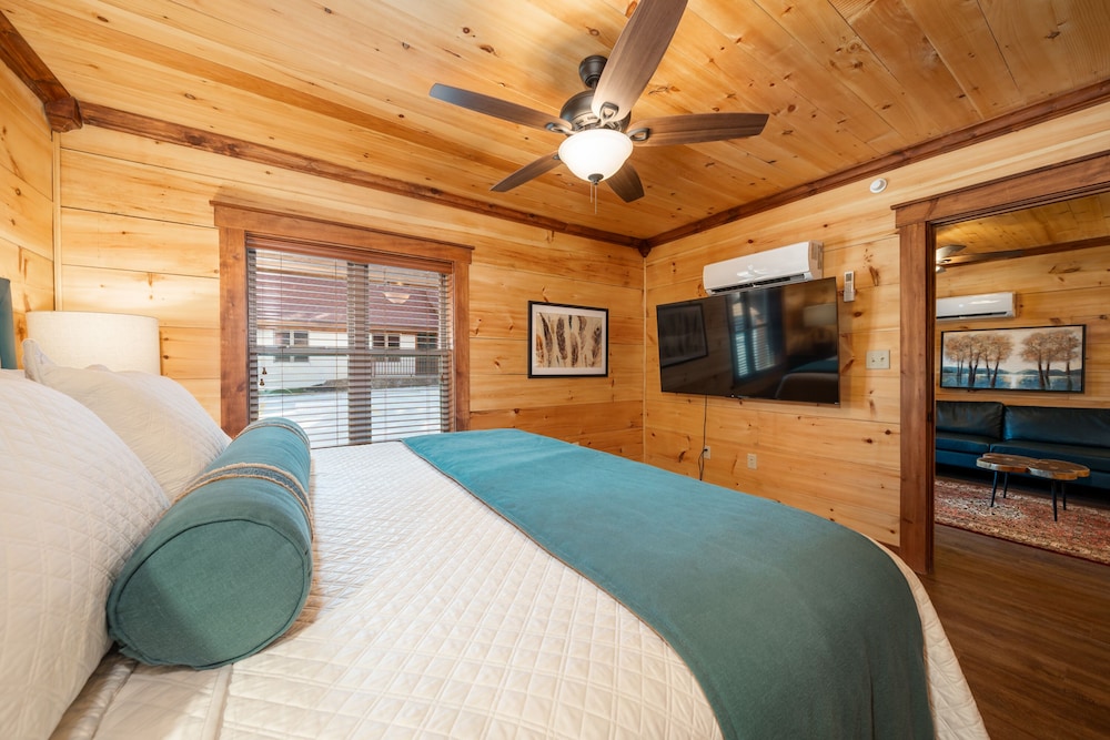 Luxury Cottage, 1 Queen Bed, Non Smoking photo 2