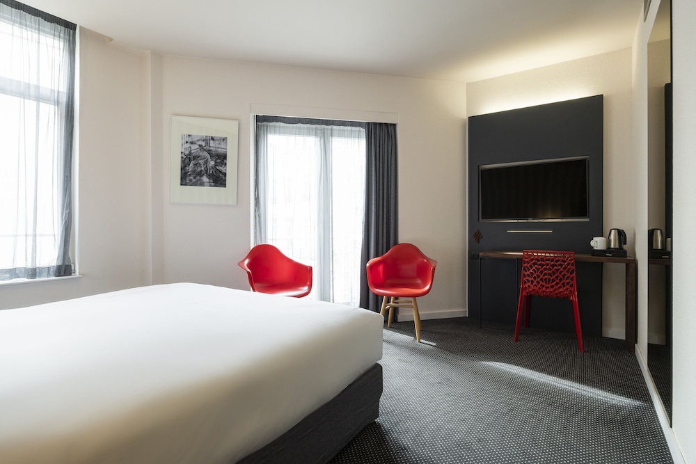 Premium Double Room, 1 King Bed - Photo 3