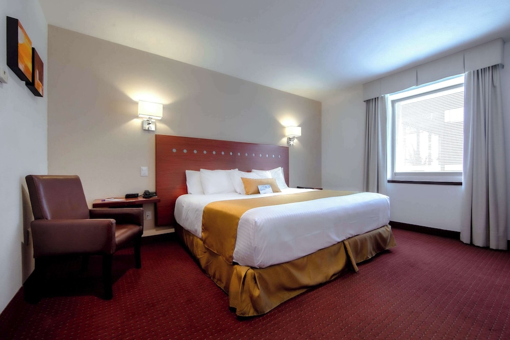 Standard Room, 1 King Bed, Non Smoking - Photo 1