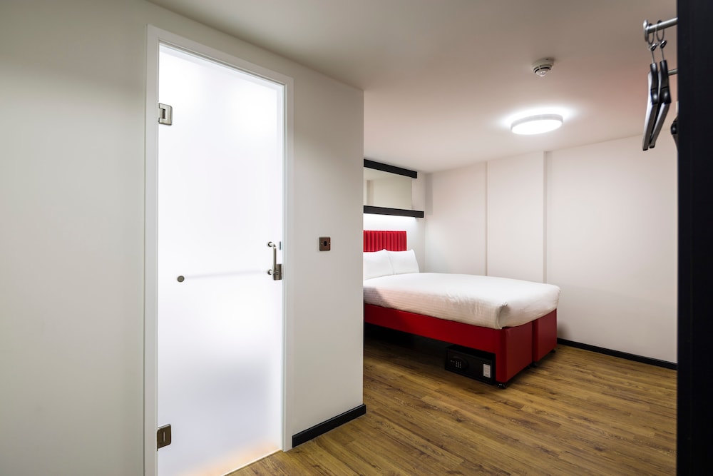 Accessible Double Room without Window photo 2