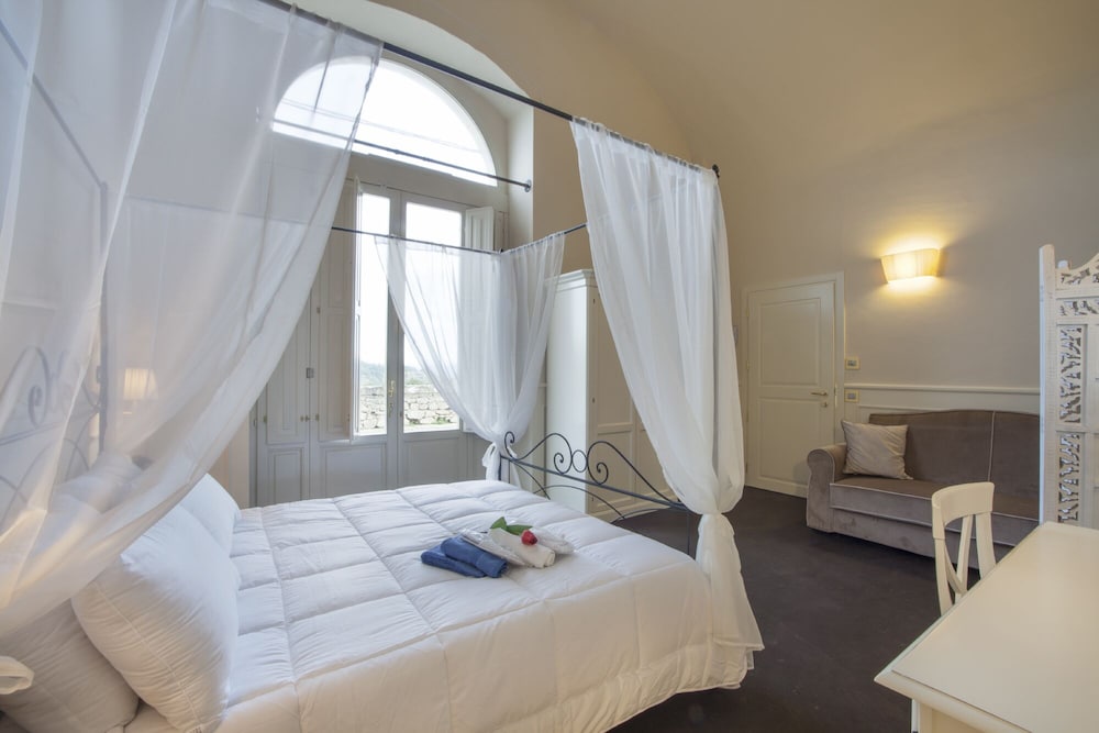 Luxury Quadruple Room, 1 Bedroom, City View photo 3