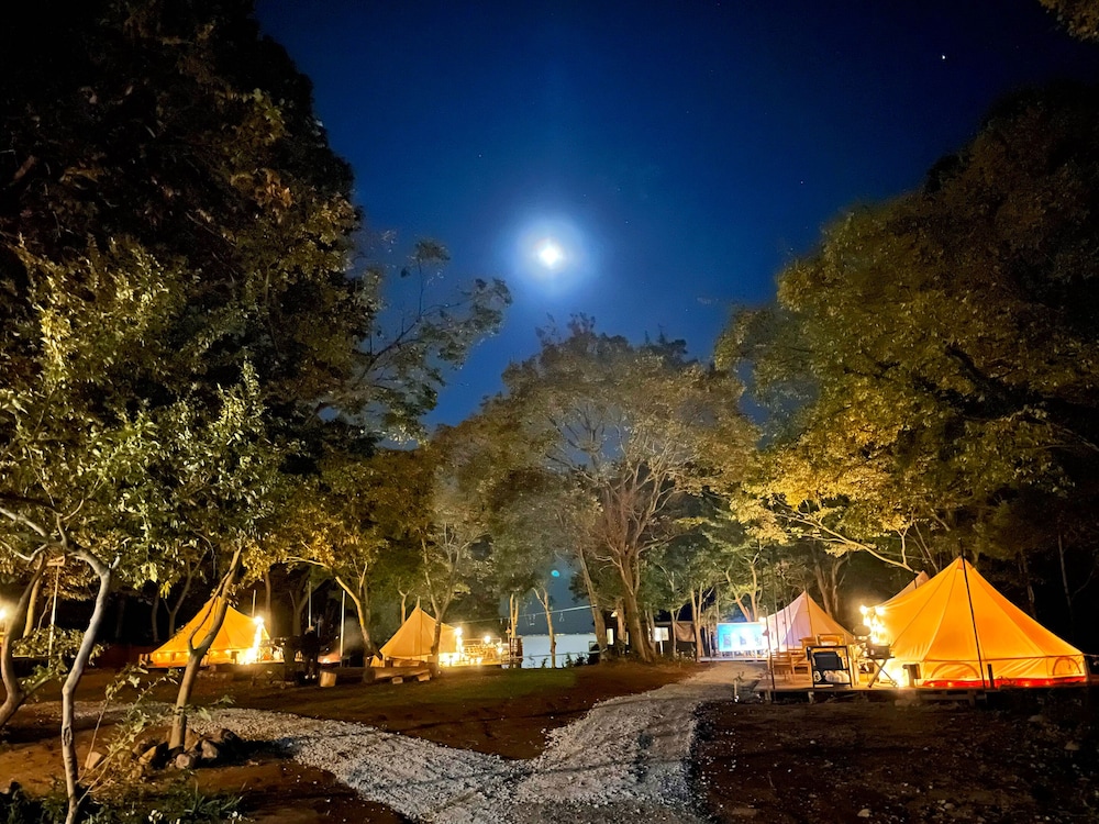 Comfort Tent, Non Smoking photo 2