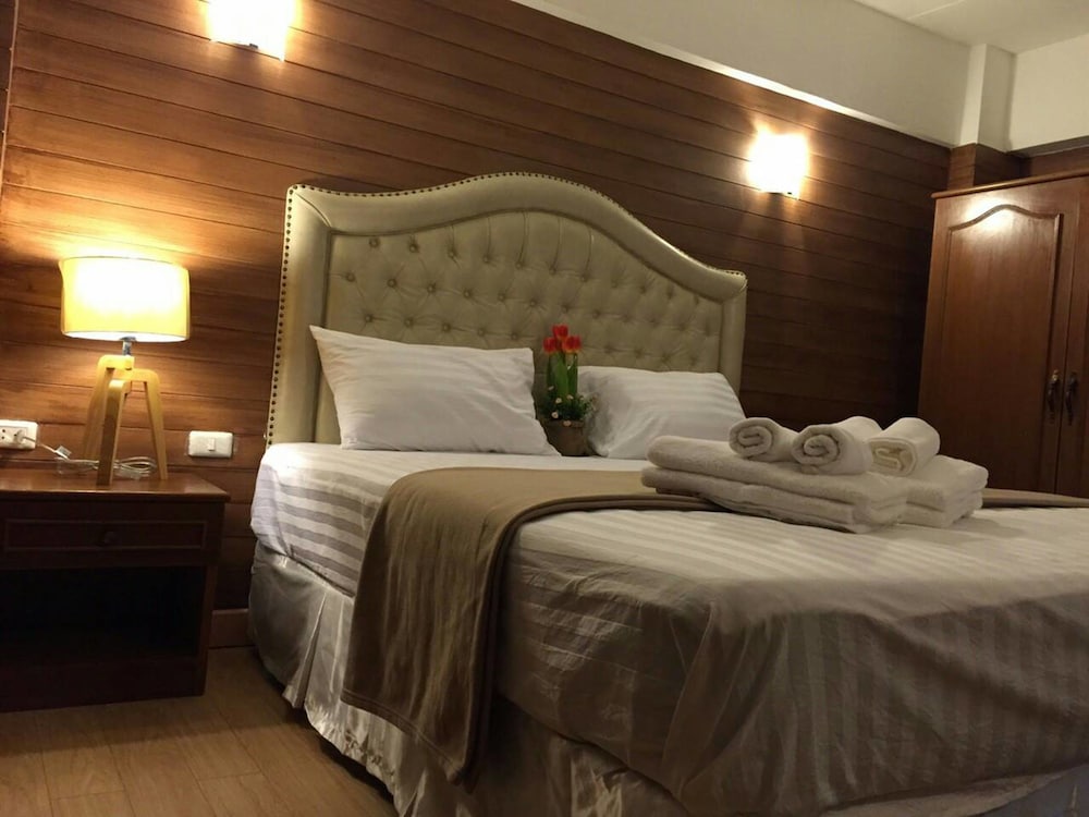 Deluxe Double Bed