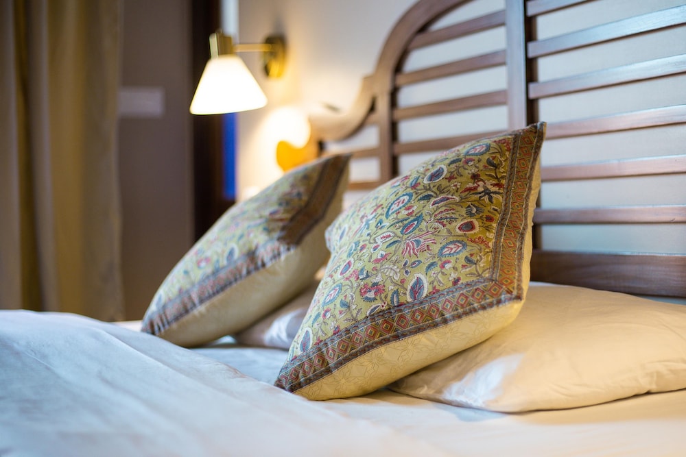 Premium Studio Suite, 1 King Bed, Garden View, Ground Floor