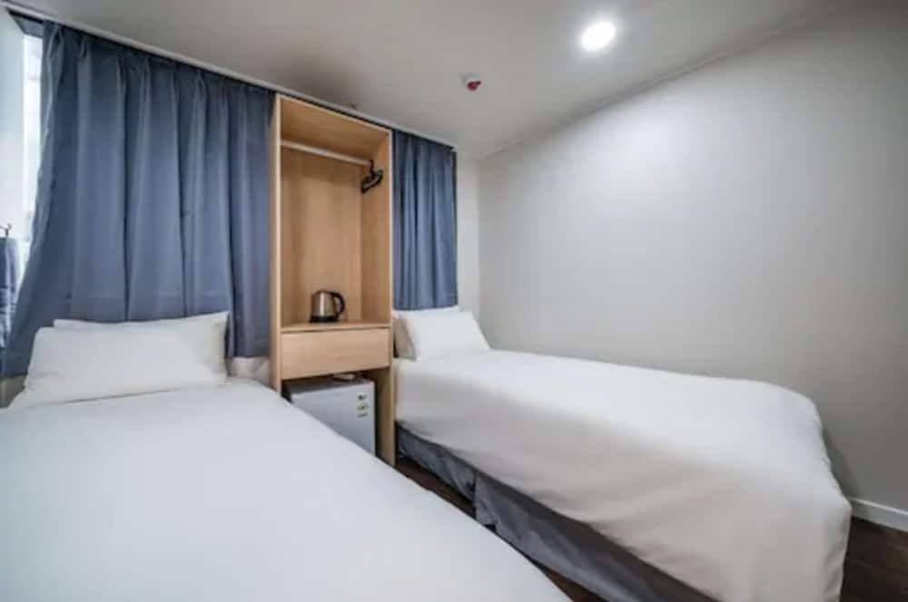 Superior Twin Room - Photo 2