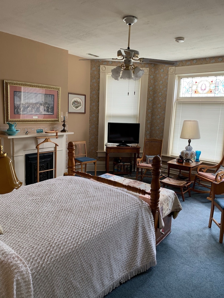 2-Central Park Room photo 2