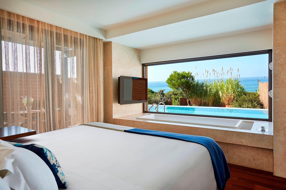 Infinity One Bedroom Grand Premium Suite (Non Smoking) thumbnail 5