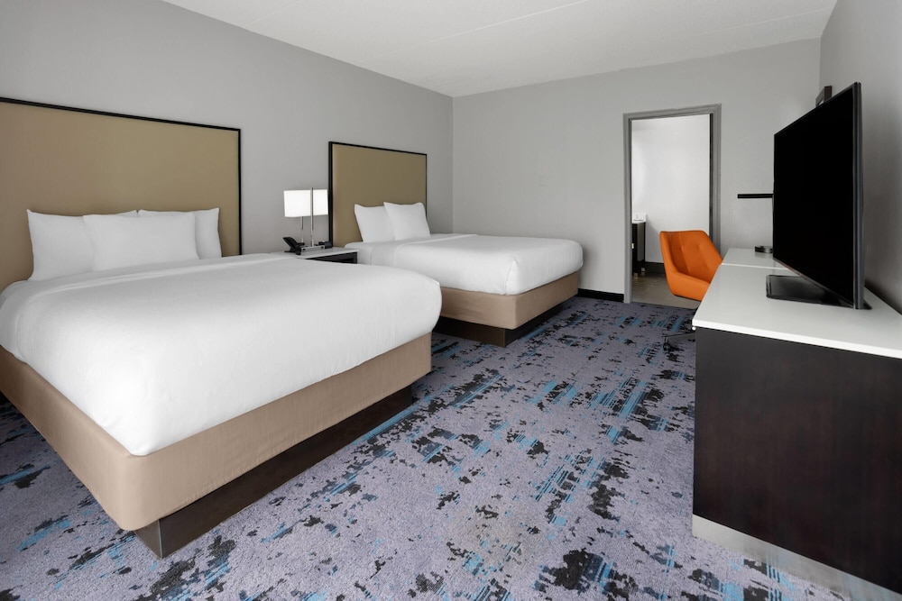 Suite, 2 Queen Beds, Non Smoking - Photo 4
