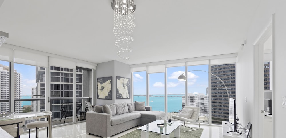 Luxury Apartment, 2 Bedrooms, Bay View photo 3