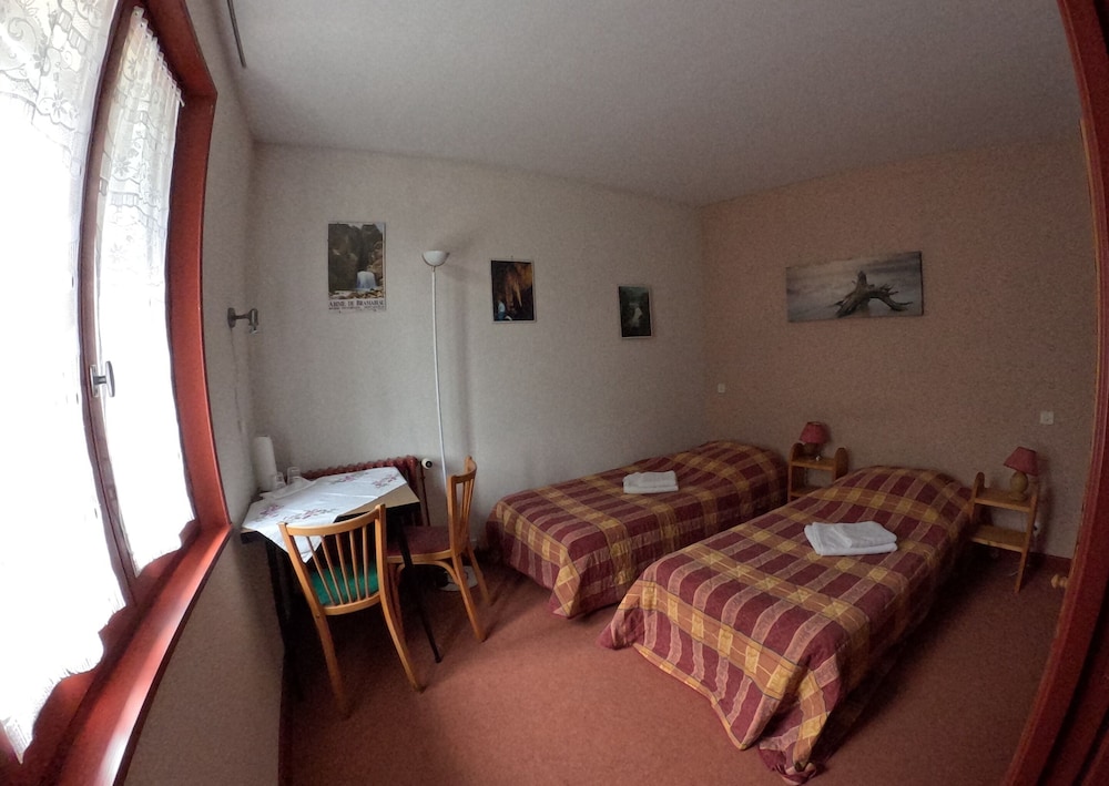 Standard Double Room (CH2 / Les Jonquilles)