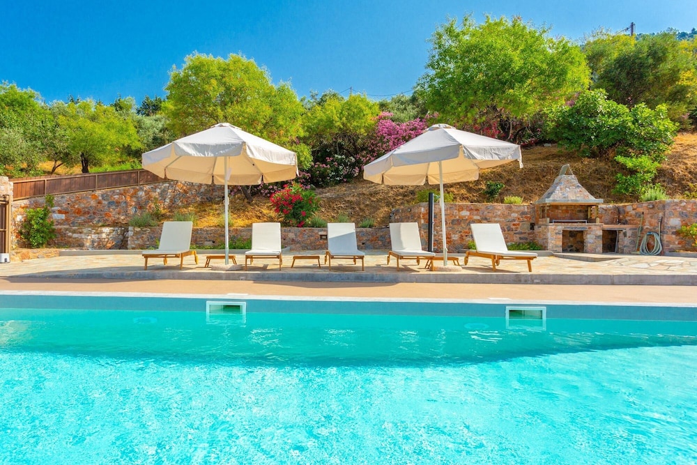 Villa photo 2