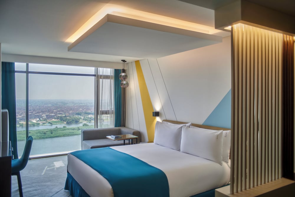 Studio Suite, 1 King Bed, Smoking (Nile View) thumbnail 5