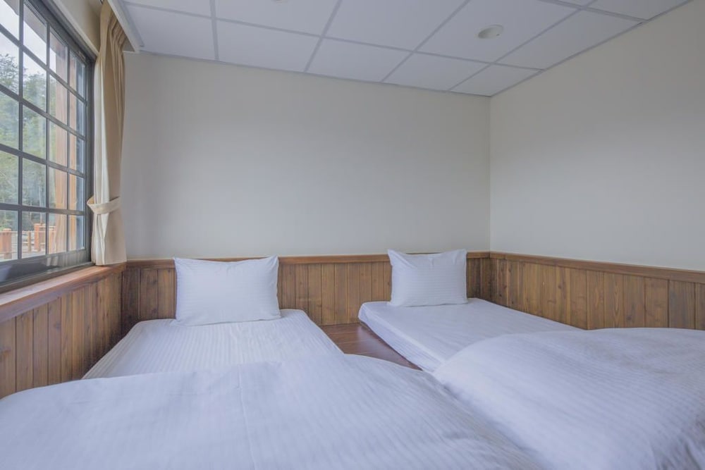 Twin Room, 2 Twin Beds, Private Bathroom, Mountain View photo 3