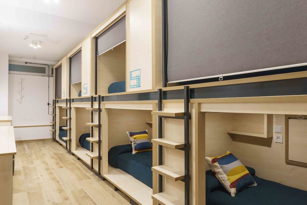 Shared Dormitory, Mixed Dorm, Shared Bathroom (1 bed in a 8-Bed Dormitory Room) photo 3