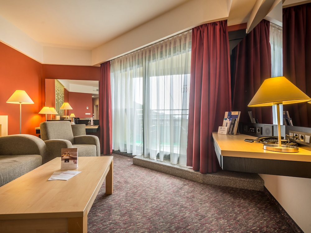 Deluxe Suite, 1 Bedroom, Jetted Tub photo 3
