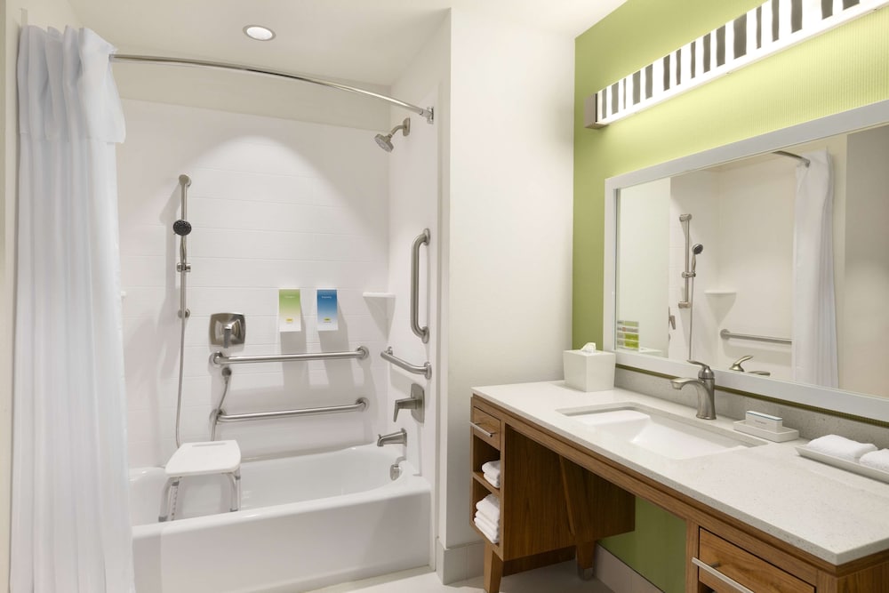 Studio, 2 Queen Beds, Accessible, Bathtub photo 3