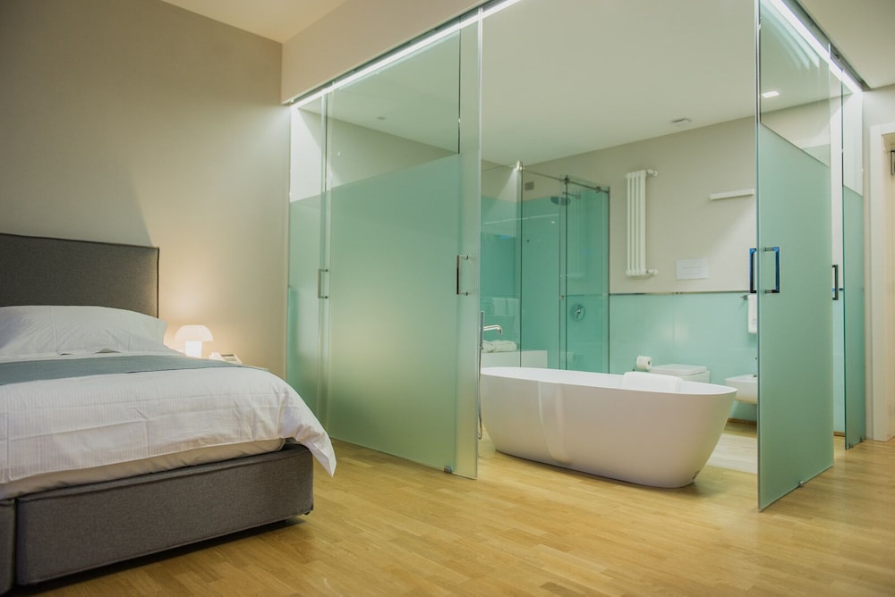 Deluxe Double or Twin Room, Bathtub, Sea View