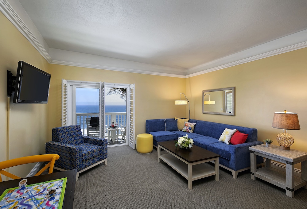 Suite, 1 King Bed with Sofa bed, Oceanfront photo 2