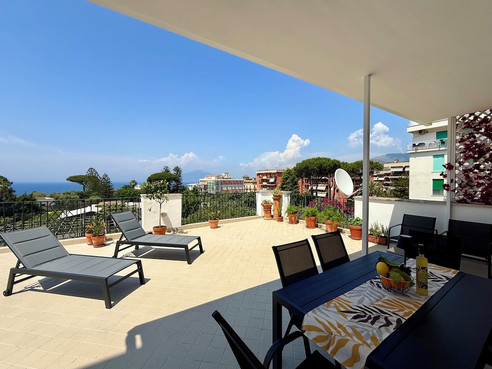 Design Apartment, 2 Bedrooms, Sea View