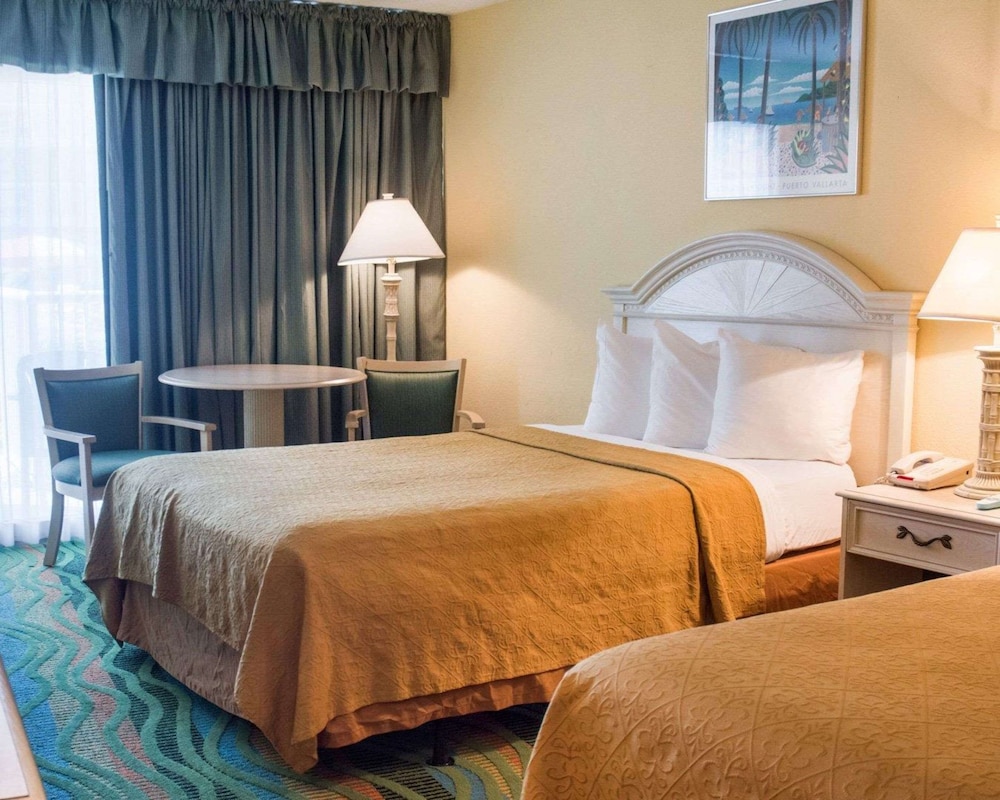 2 Double Beds, Full View, Oceanview, Non-Smoking With Private Balcony