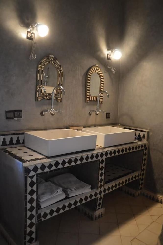 Double Room (Casablanca) photo 2