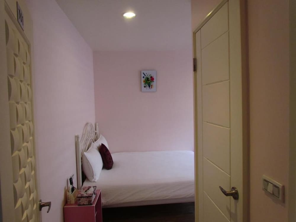 Standard Double Room (301-3f) photo 3