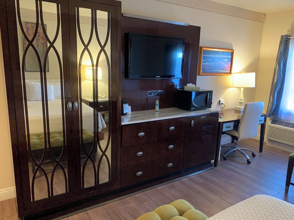 Room, 2 Queen Beds, Balcony photo 2
