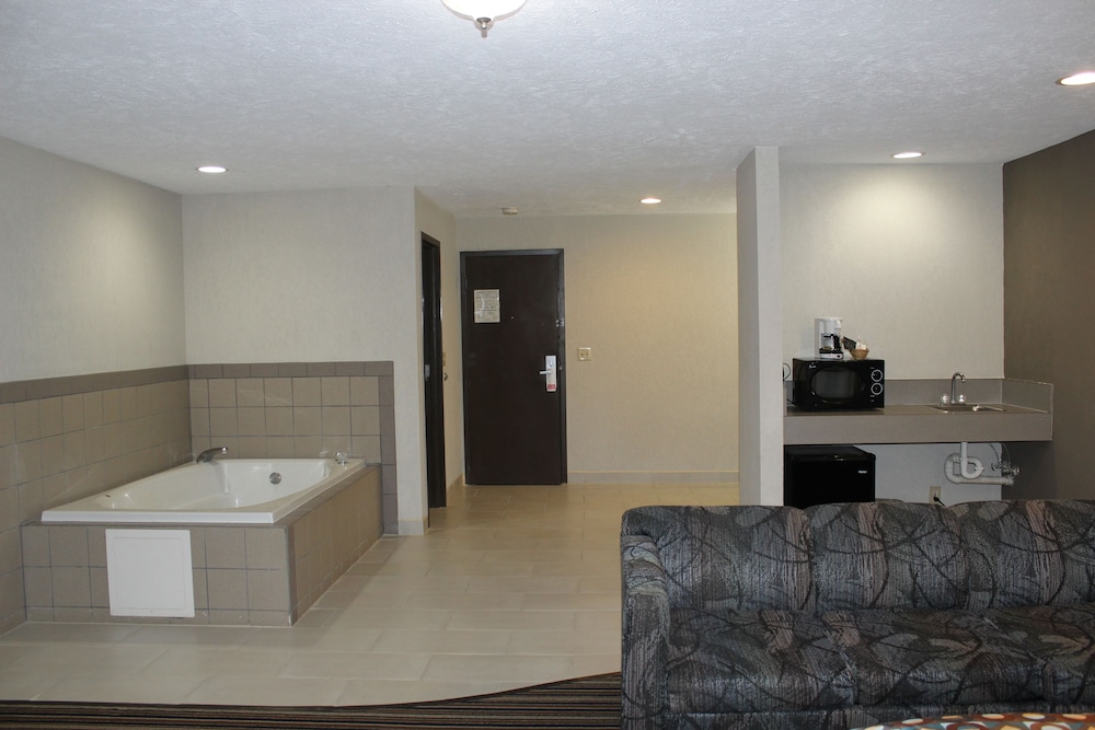 Suite, 1 King Bed, Non Smoking - Photo 1