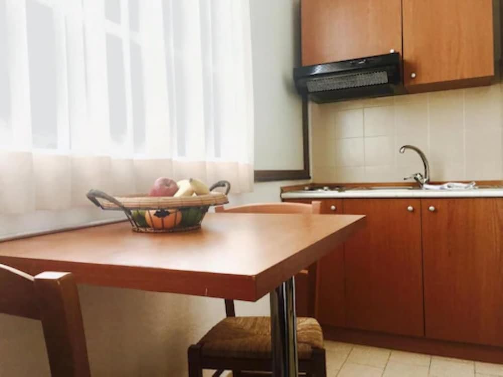 Standard Studio, 1 Queen Bed, Kitchenette, Pool View photo 3