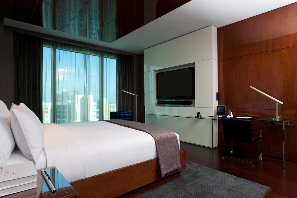Suite, 1 Bedroom, Corner thumbnail 5