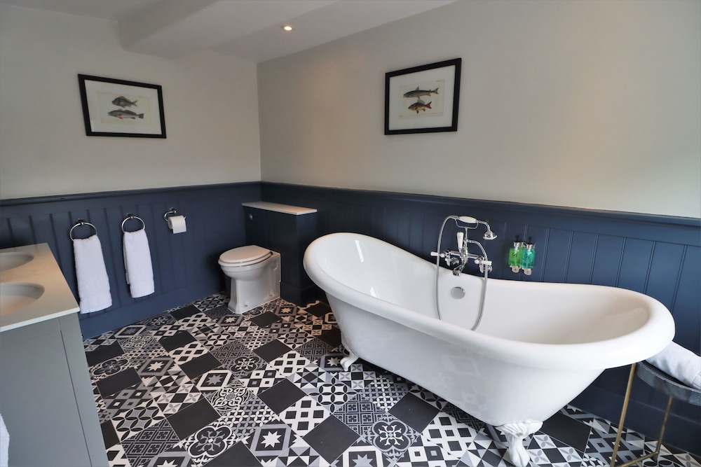 Exclusive Double Room, Ensuite (Church View) - Photo 4