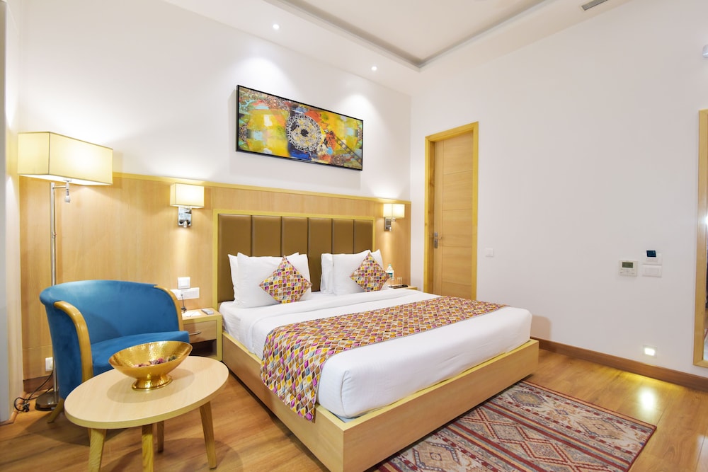 Superior Room, 1 King Bed, Non Smoking photo 1