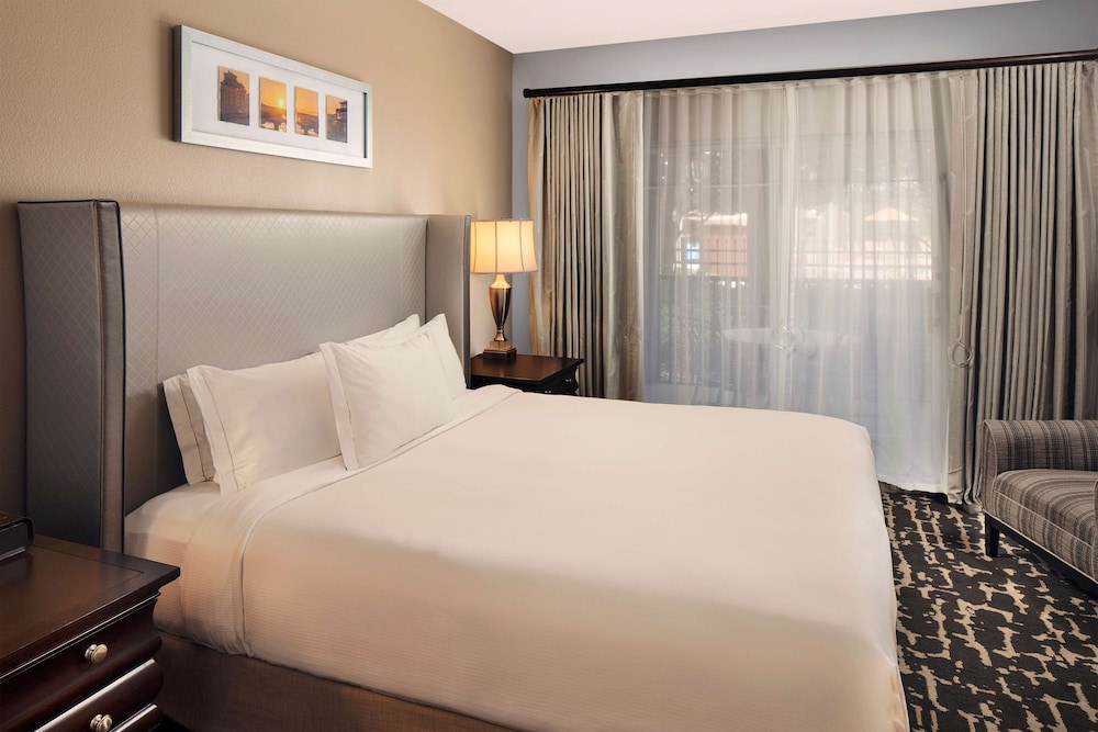 Studio, 1 King Bed, Accessible (Hearing)