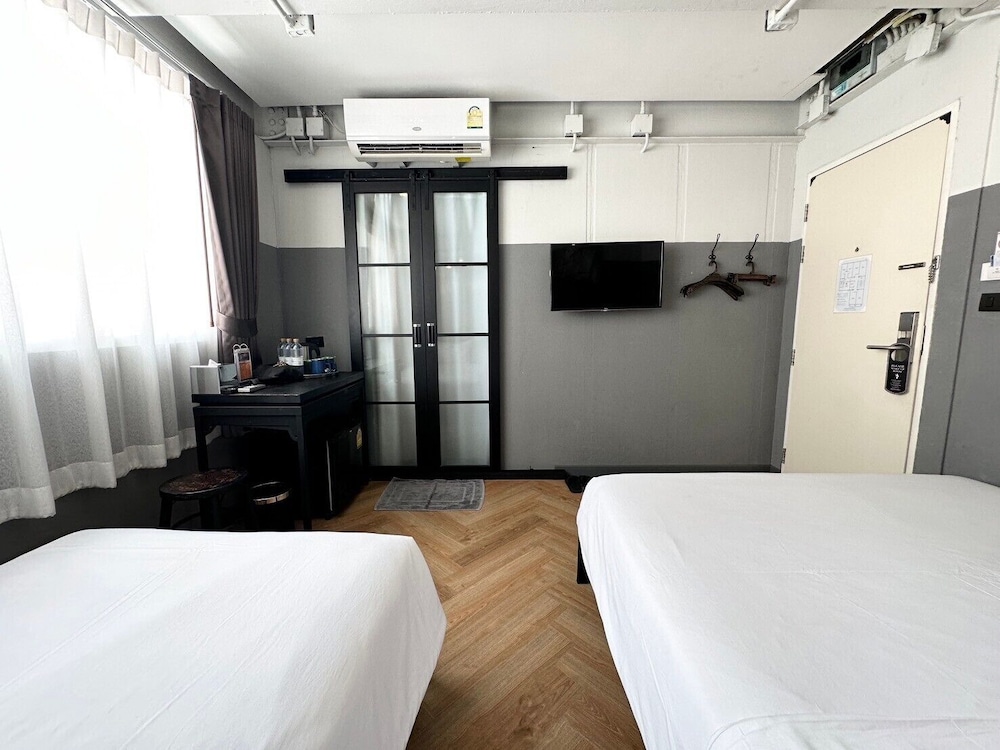 Standard Triple Room, Multiple Beds, Non Smoking, Private Bathroom photo 2
