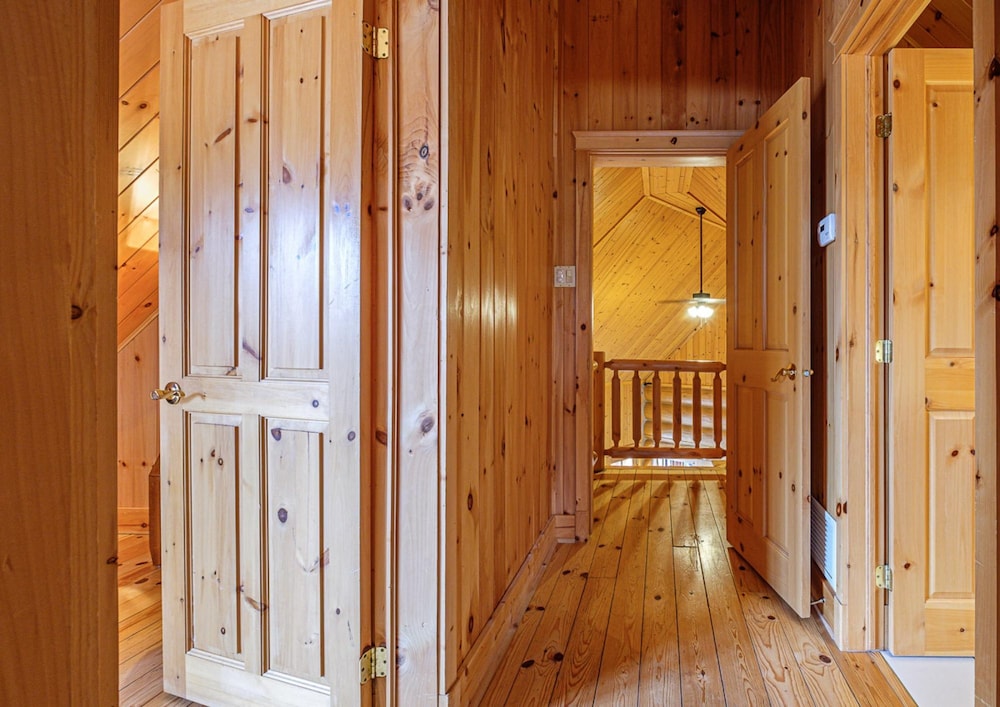 Executive Plus 52 - Beautiful Spacious log Home With Private hot tub Pool, Billede 22