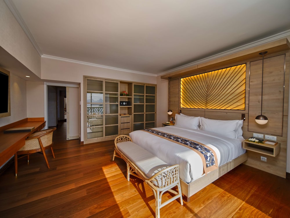 Royal Suite, 1 King Bed, Ocean View (hina)