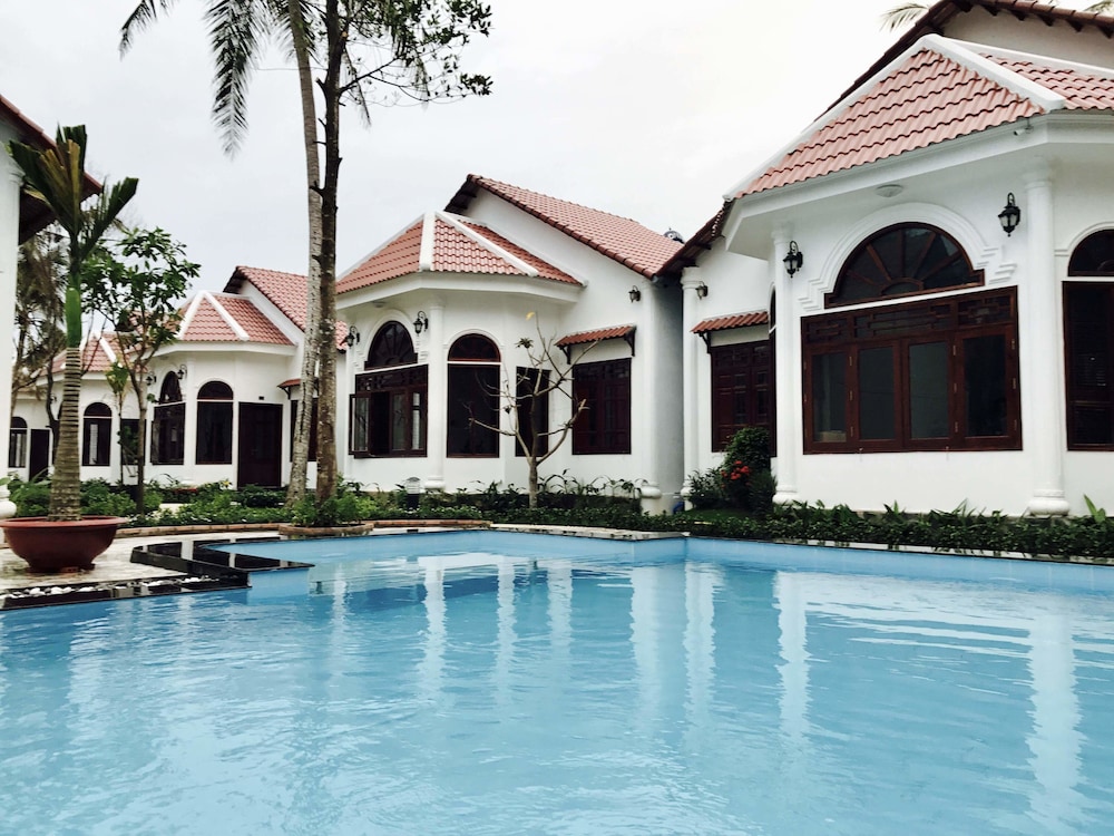 Bungalow, Pool View photo 1