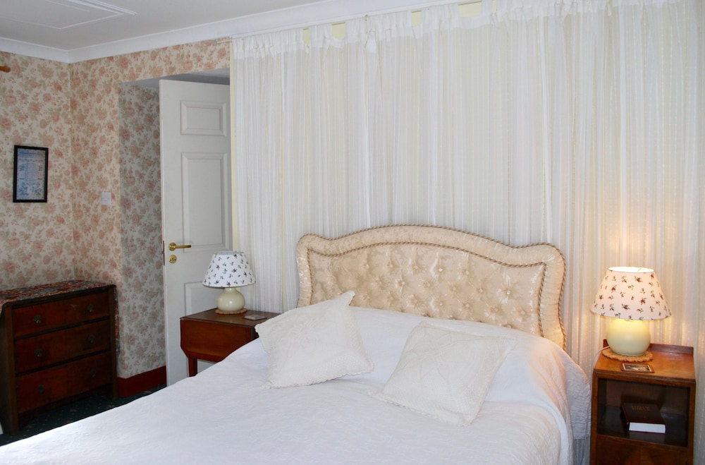 Suite, Ensuite photo 1