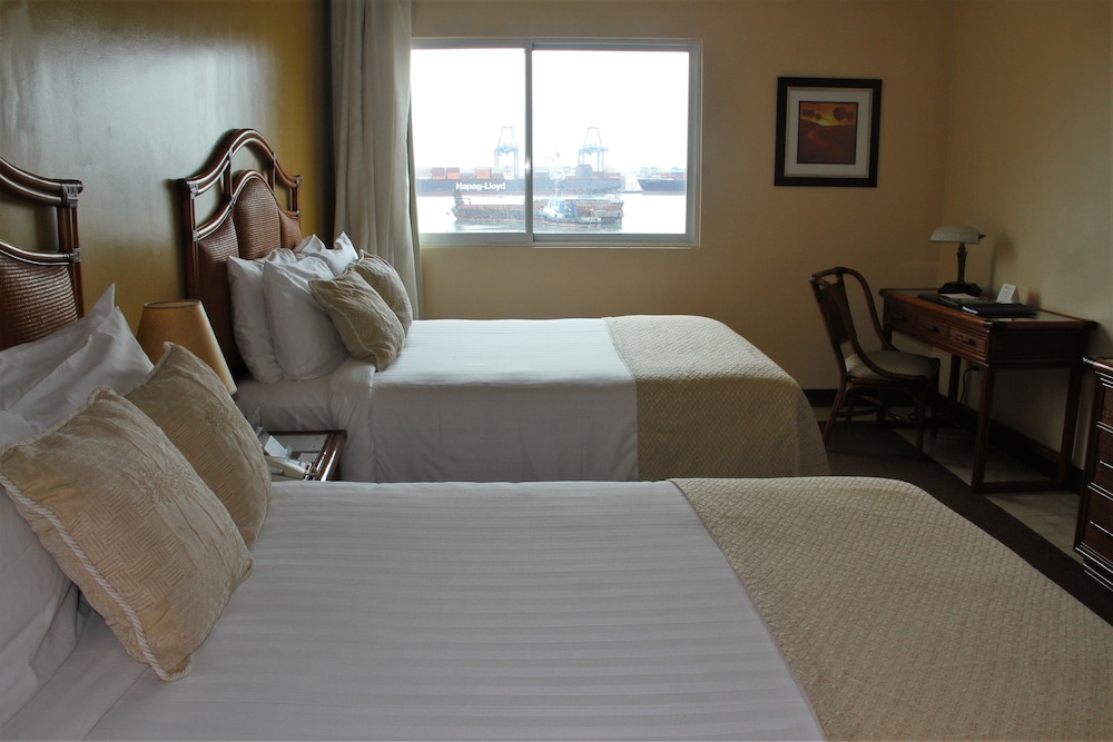 Basic Room, 2 Double Beds - Photo 4