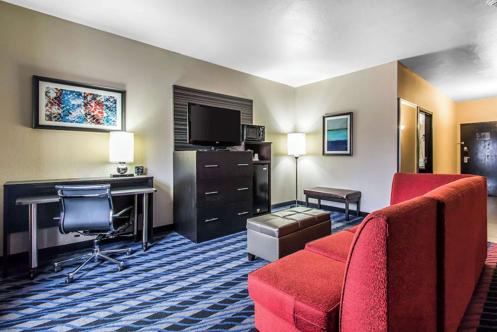 Suite, 1 King Bed with Sofa bed, Accessible, Non Smoking - Photo 12