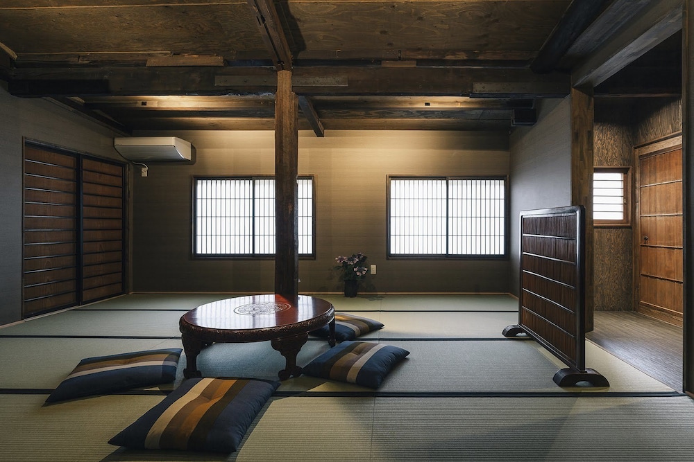 Traditional Suite