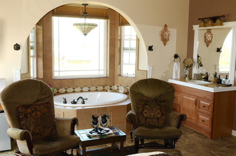 Deluxe Room, 1 King Bed, Jetted Tub, Canal View photo 3