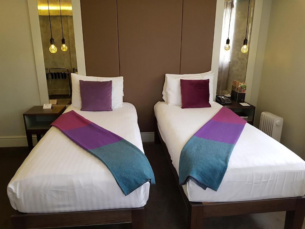 Deluxe Twin Room, Ensuite photo 1