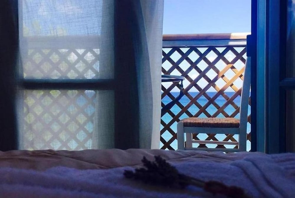 Basic Double Room, 2 Twin Beds, Non Smoking, Sea View photo 2