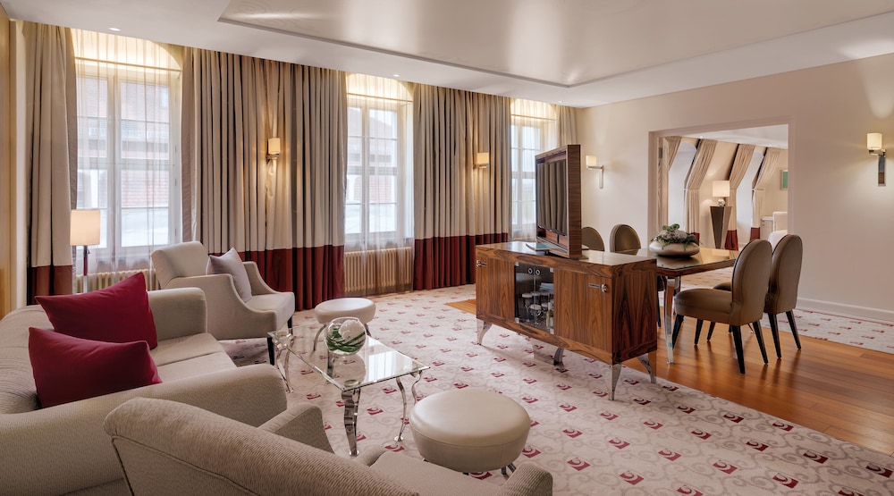 Deluxe Suite