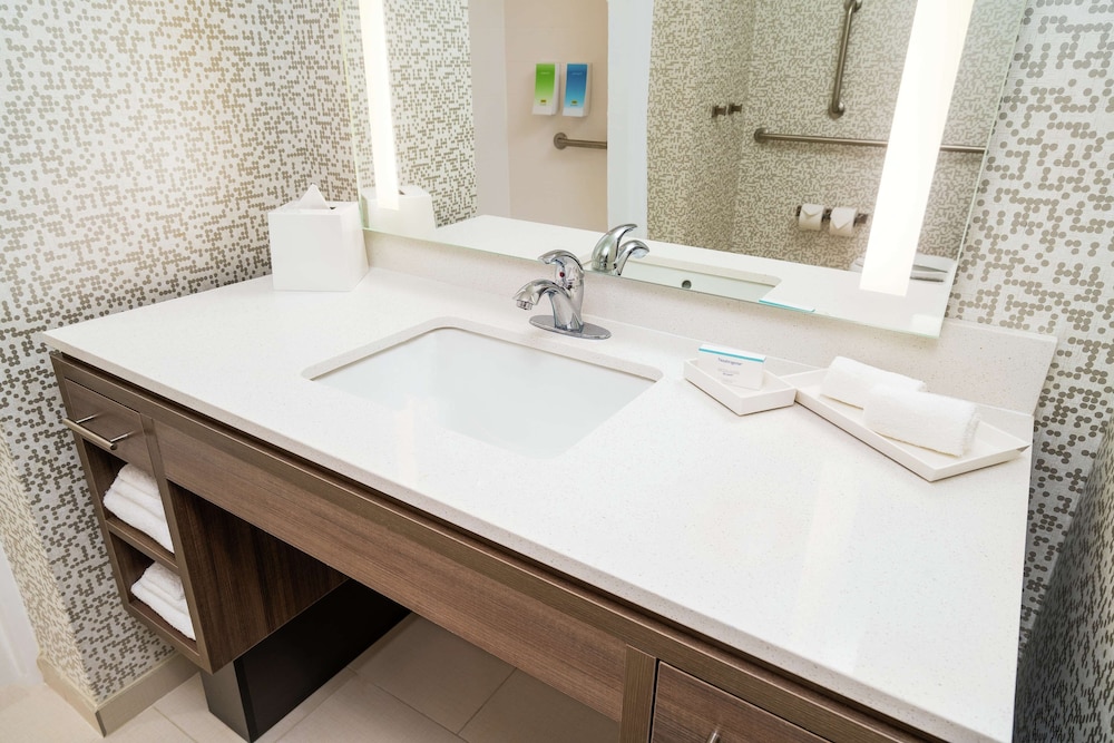 Studio, 2 Queen Beds, Accessible, Bathtub (Mobility/ Hearing)