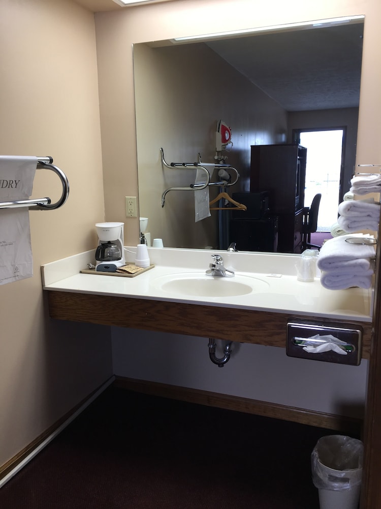 Standard Room, 1 King Bed photo 3